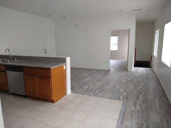 4th image of 636 N Holliston Ave #7
