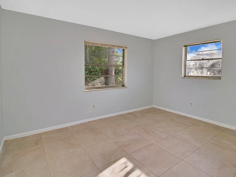 3040 Martin Ave — Photo 9
