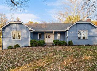 514 SW Raintree Dr, Lees Summit, MO 64082