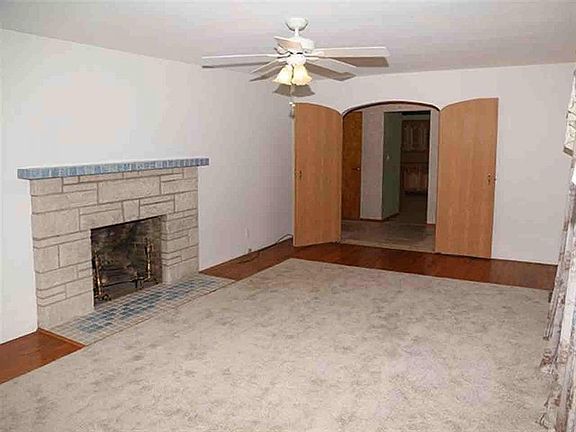4th image of 27930 Knoll Dr