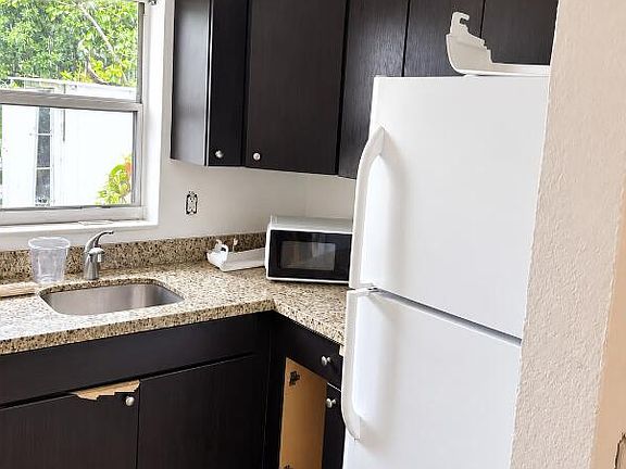 2nd image of 1911 Roosevelt St APT 1