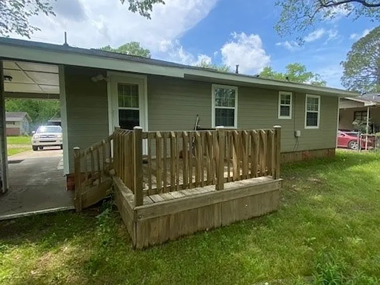 250 Winfield St — Photo 12