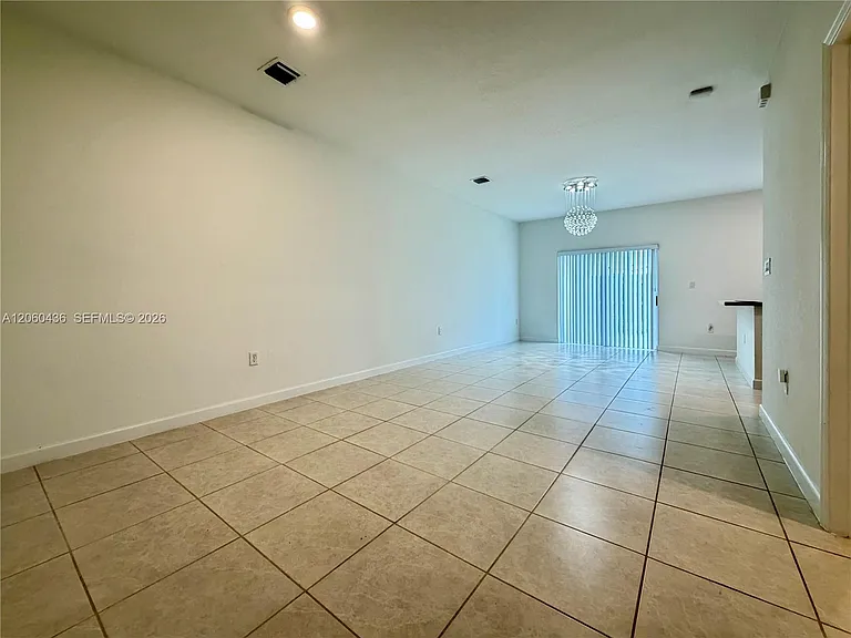 2685 SE 13th Ct — Photo 4