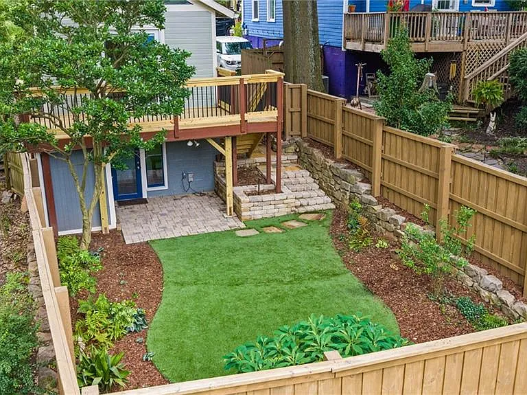 816 Virgil St NE — Photo 40