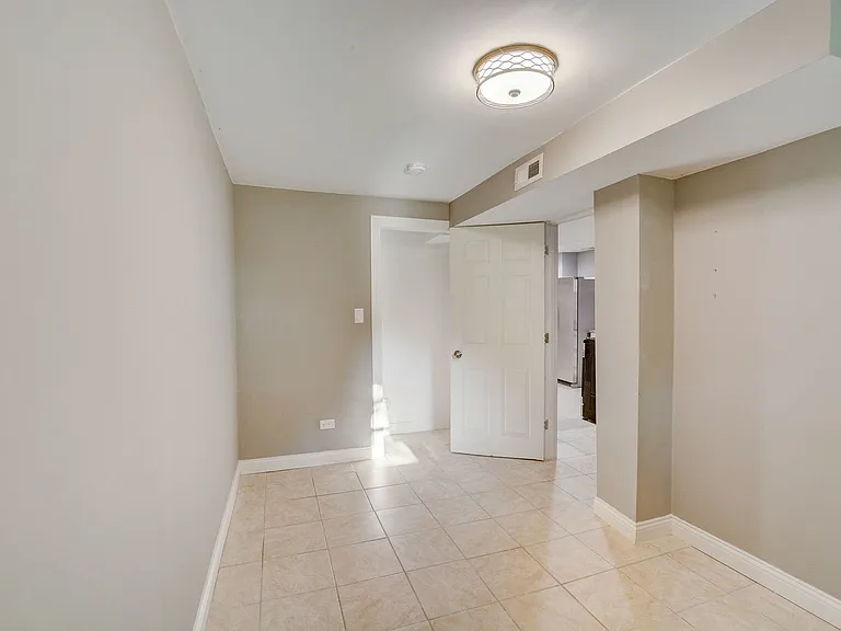 1530 S Spaulding Ave #G — Photo 8