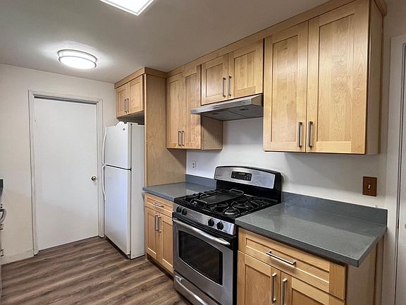 5th image of 1602 5th St NE #B