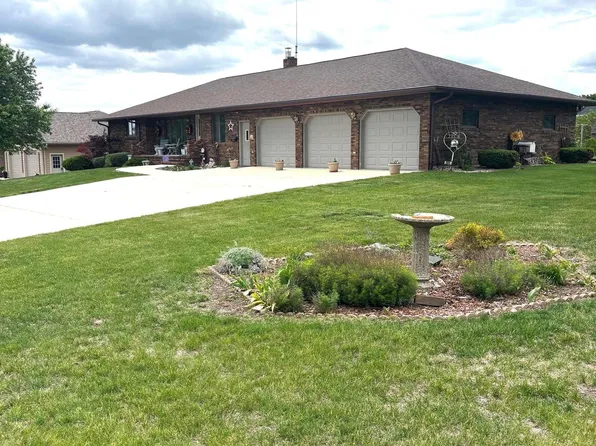 301 8th St SW, West Bend, IA 50597