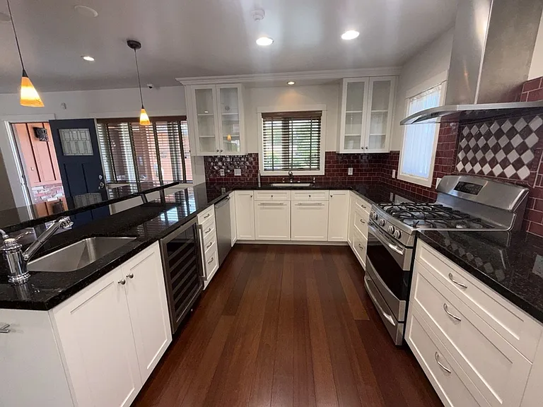 2746 N Kenneth Rd — Photo 5