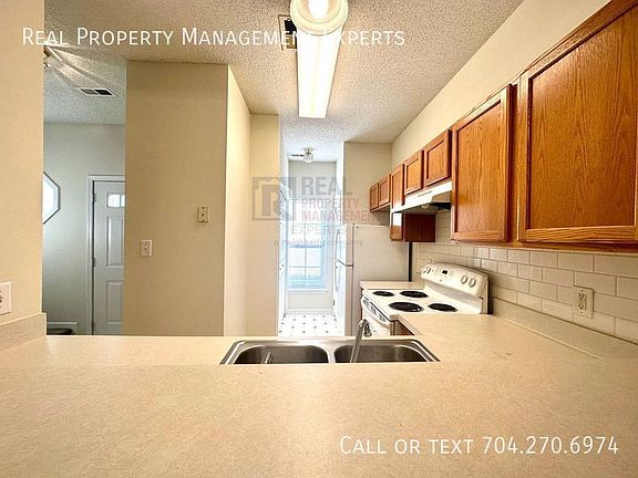 3rd image of 8933 Cinnabay Dr