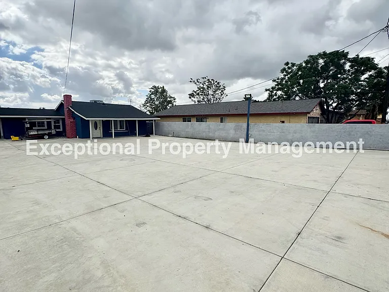 8047 Laurel Ave — Photo 1
