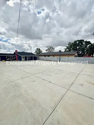 8047 Laurel Ave Photo 1