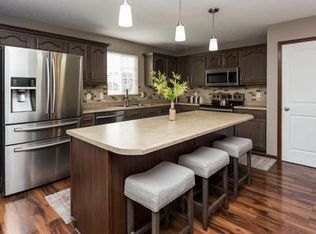 5805 NW 92nd Ct, Johnston, IA 50131