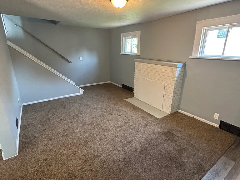 1163 Pondview Ave — Photo 6