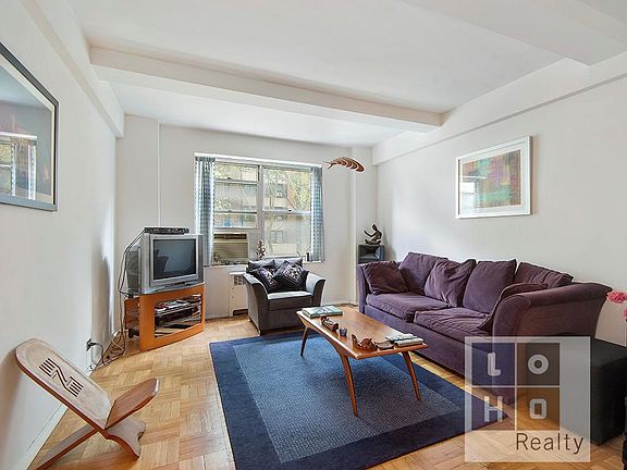 3rd image of 500 Grand St #B2e