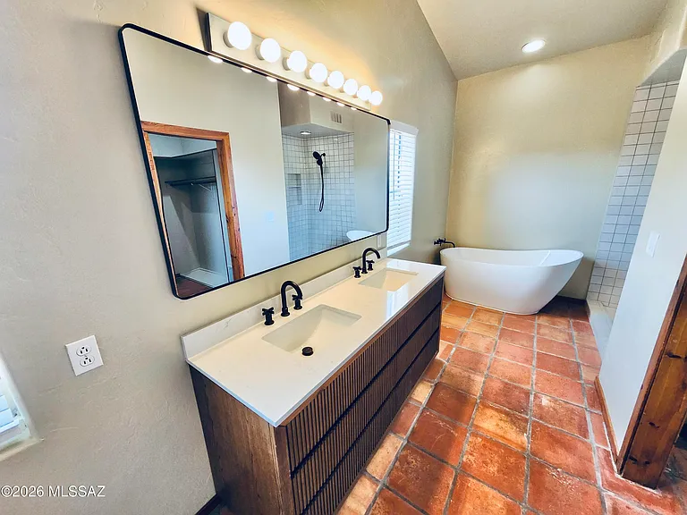 11065 E Snyder Rd — Photo 6