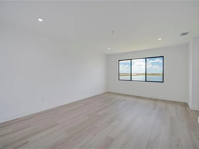 4775 Quercia Dr — Photo 20