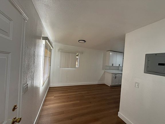 5th image of 8901 1/2 Holmes Ave