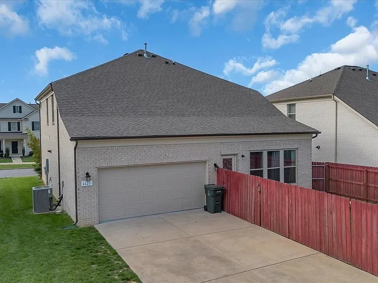 1121 Carlisle Pl — Photo 50