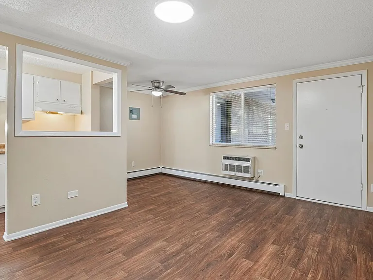 Lorinda Apartments — Photo 29