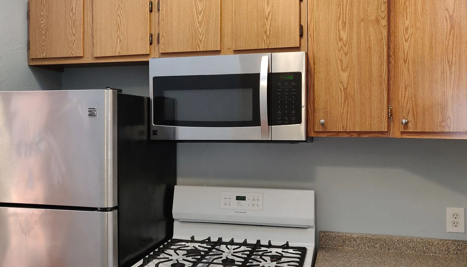 No Brokers Fee, Spacious Renovated Unit in Allston. Central AC. Steps from the T Stop — Photo 1
