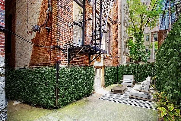 1st image of 58 W 106th St APT 1B
