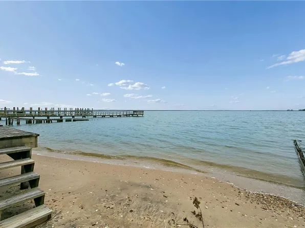 33 Haughton Ln, Newport News, VA 23606
