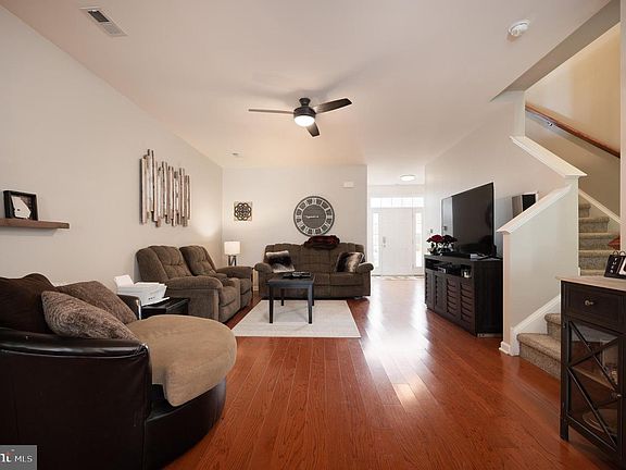 4th image of 284 Wilmore Dr