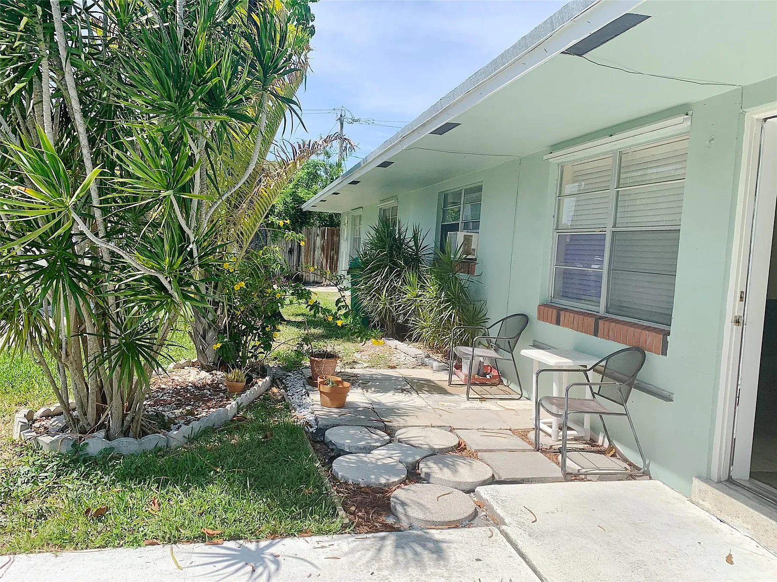 2 bed, 1.0 bath, 800 sqft, $1,950 — Photo 1