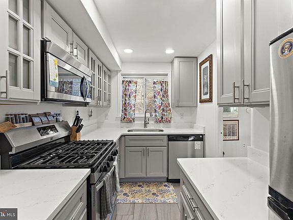4th image of 3327 Valley Dr #702
