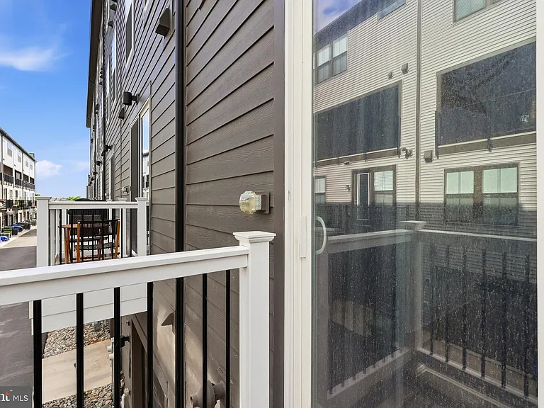 153 Locke St — Photo 21