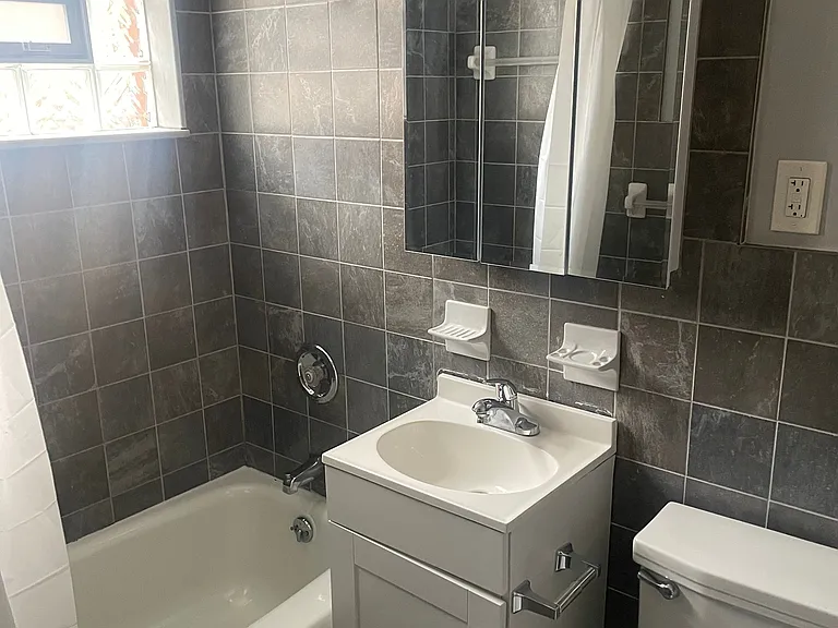 Concord House Apartments — Photo 25