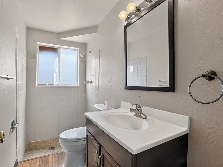 607 Syracuse St — Photo 14