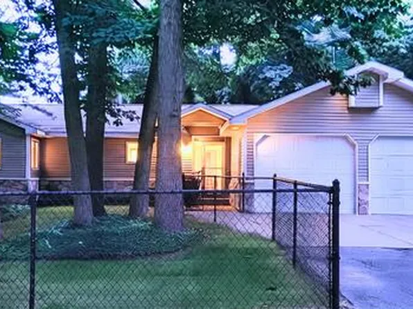 4864 Westshire Dr NW, Comstock Park, MI 49321