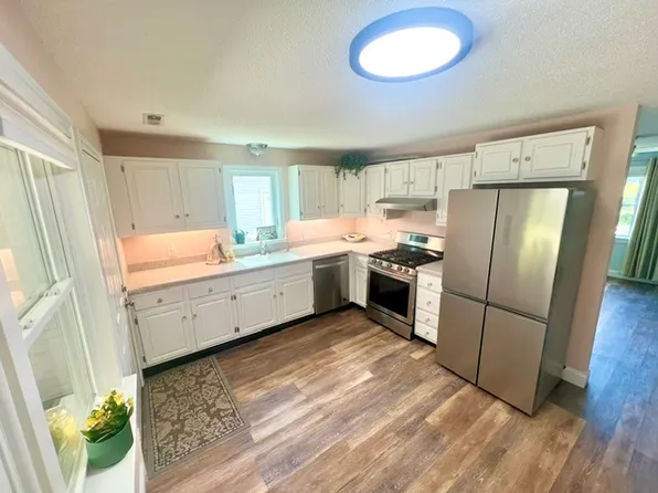 103 Main St APT 19, Pepperell, MA 01463