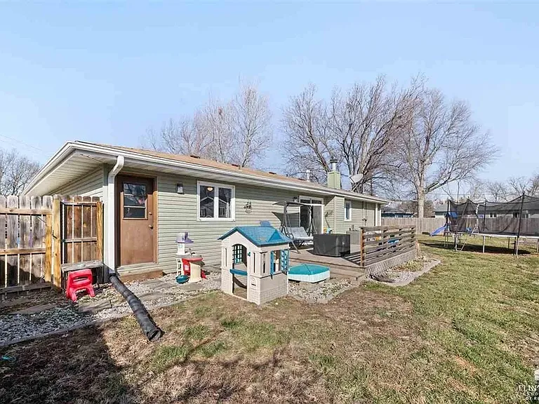 308 Harvey Cir — Photo 11