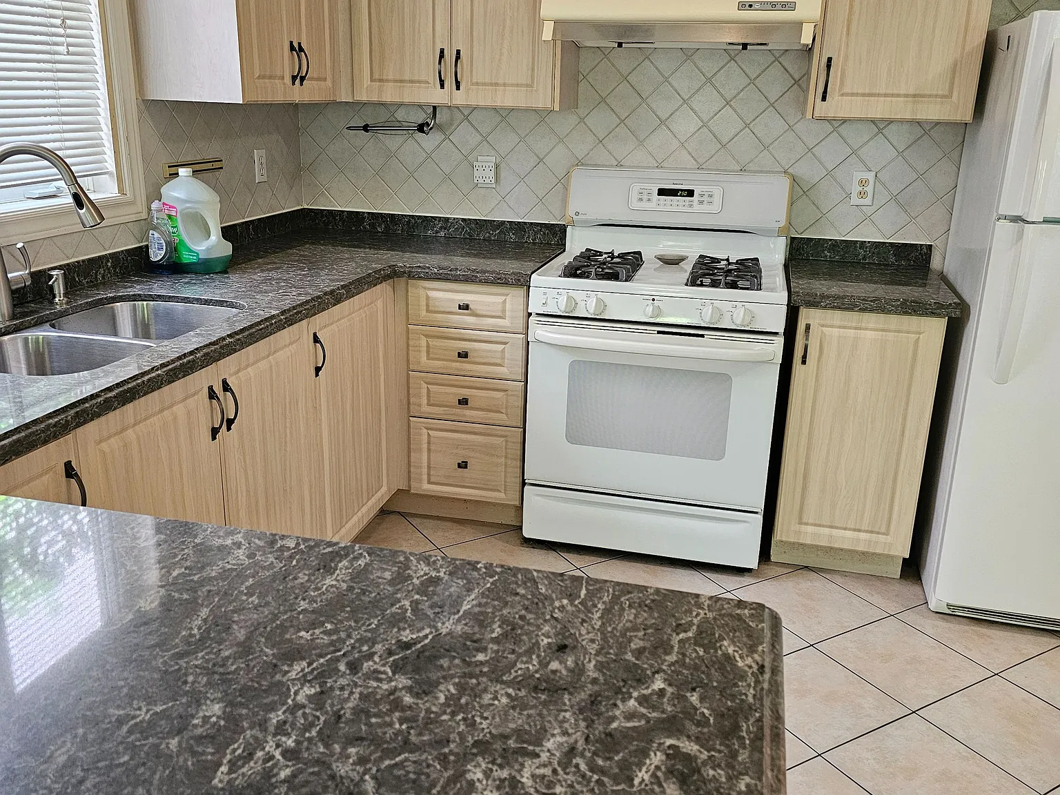 3 bed, $3,800 — Photo 2
