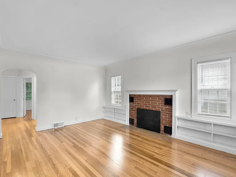 707 W Main St — Photo 3