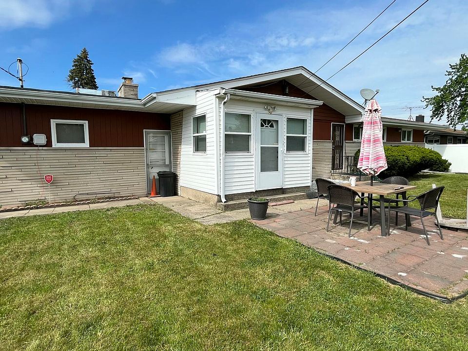 1st image of 423 W 55th Pl