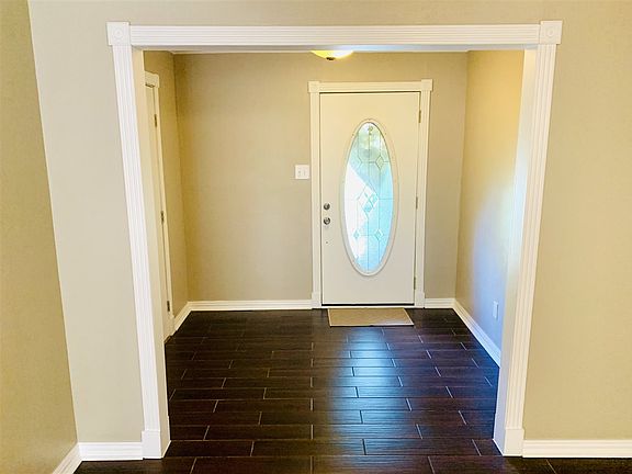 4th image of 136 Honeysuckle St