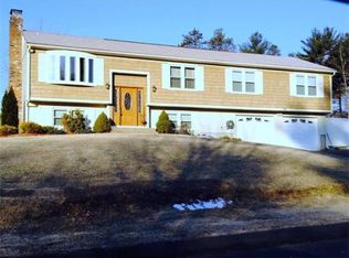 135 Robin Ridge Dr, Feeding Hills, MA 01030
