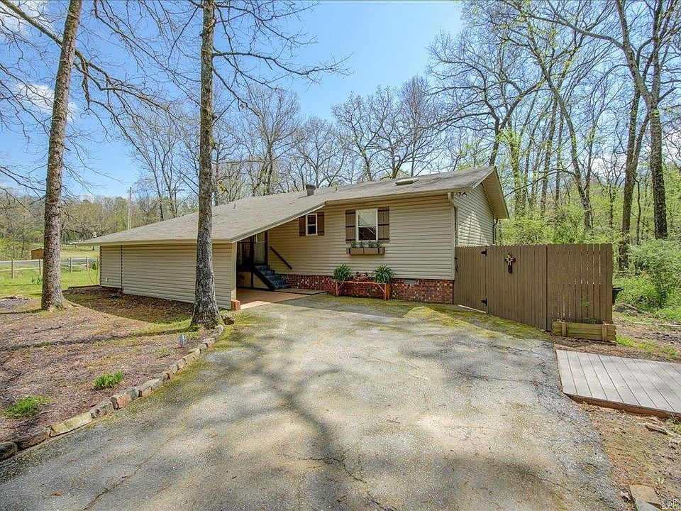 1st image of 101 Oakmont Ct