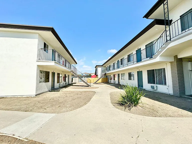 11075 Westminster Ave — Photo 34