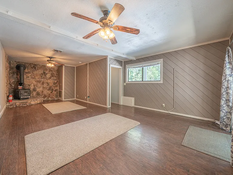 17659 Melwood Ln — Photo 36