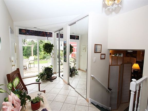 4th image of 18 E Harbor Dr