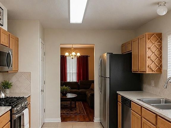 4th image of 1319 Magnolia Dale Dr