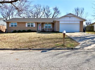 1227 Countrywood Cir, Rogers, AR 72756