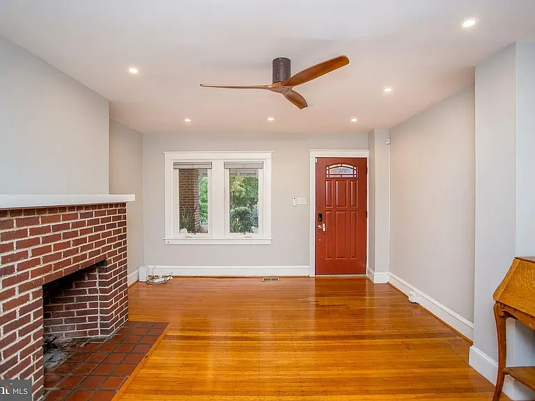 501 E Mount Airy Ave — Photo 8