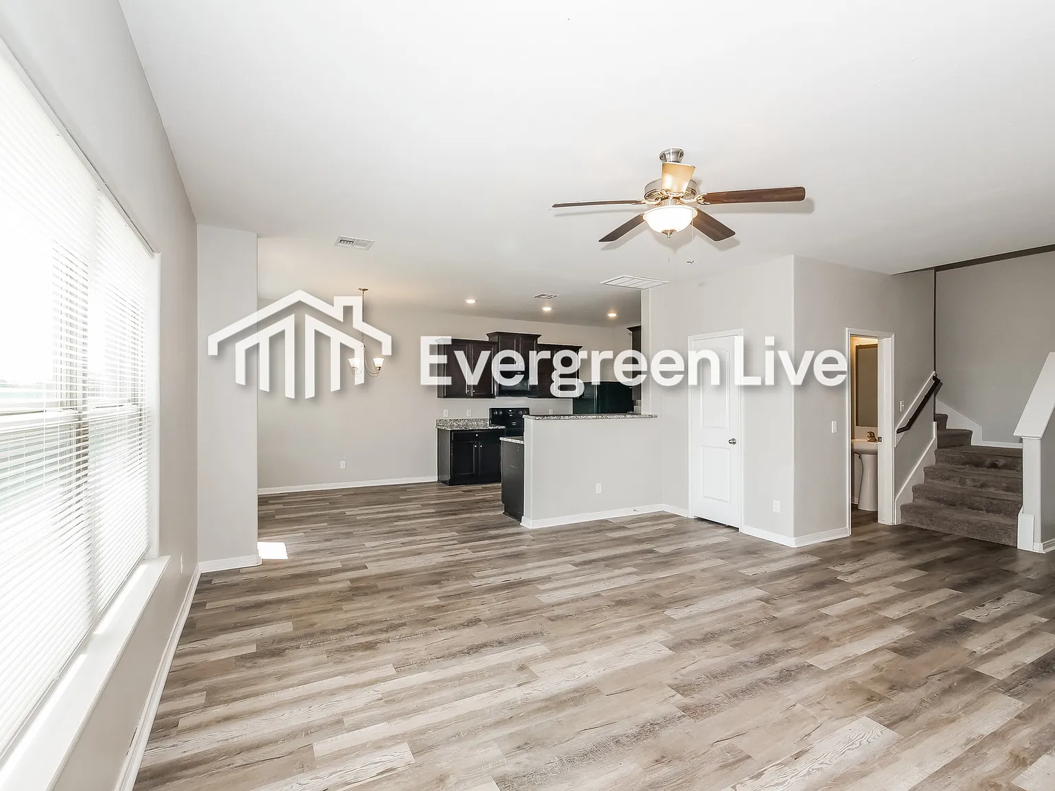 4 bed, 2.5 bath, 2210 sqft, $1,895 — Photo 2