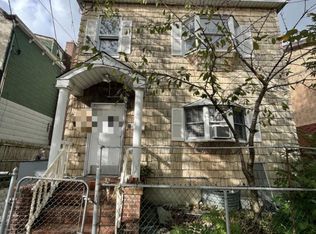 2008 121st St, College Point, NY 11356