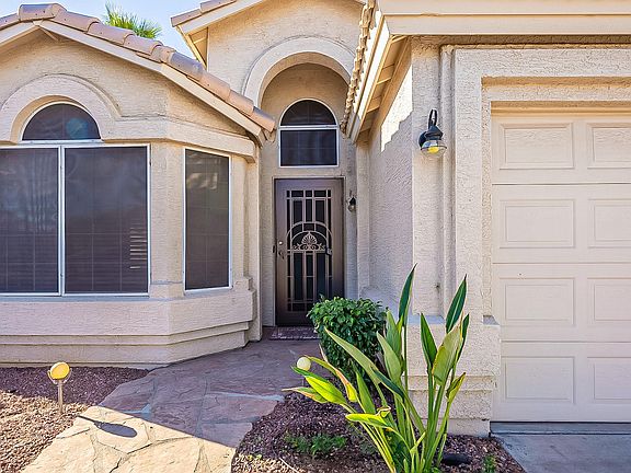 3rd image of 125 W Tumbleweed Ct